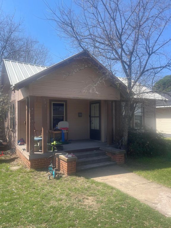 1201 N 5th Street, Ballinger, TX 76821