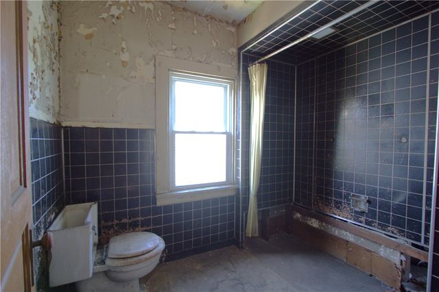 233 Allen Avenue, Donora, PA 15033