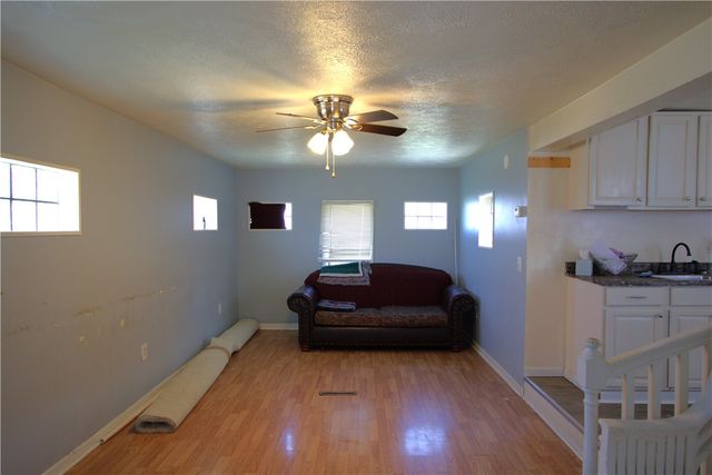 233 Allen Avenue, Donora, PA 15033