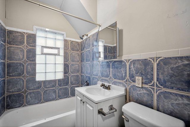 2446 N 49th STREET, Milwaukee, WI 53210