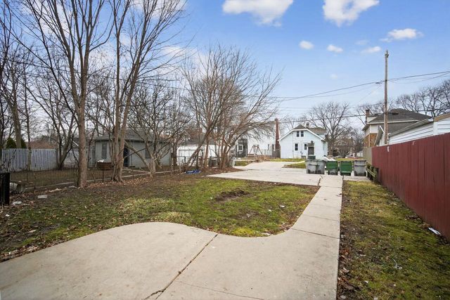 2446 N 49th STREET, Milwaukee, WI 53210