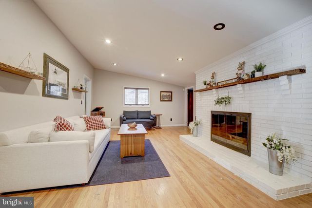 10600 HUNTER STATION RD, Vienna, VA 22181