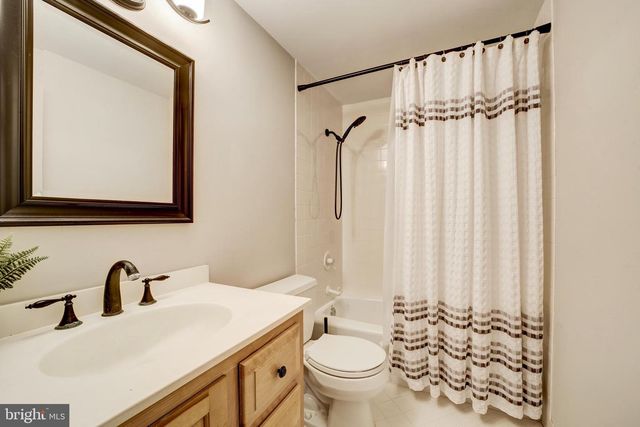 10600 HUNTER STATION RD, Vienna, VA 22181