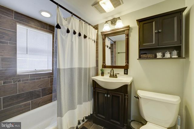 10600 HUNTER STATION RD, Vienna, VA 22181