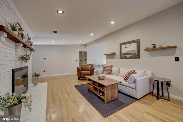 10600 HUNTER STATION RD, Vienna, VA 22181