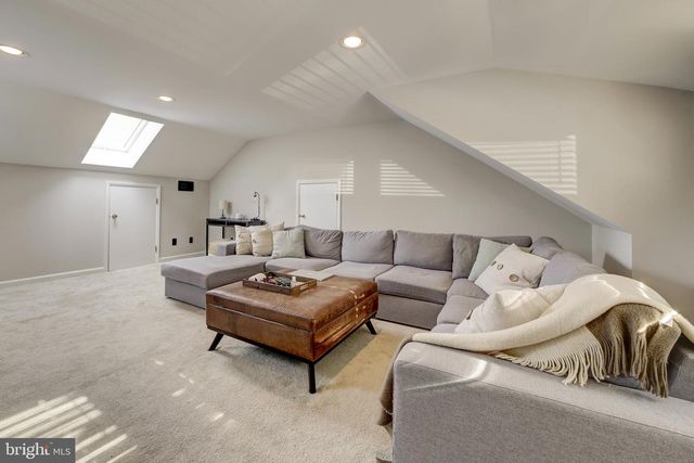 10600 HUNTER STATION RD, Vienna, VA 22181