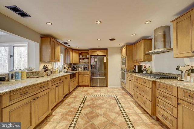 10600 HUNTER STATION RD, Vienna, VA 22181