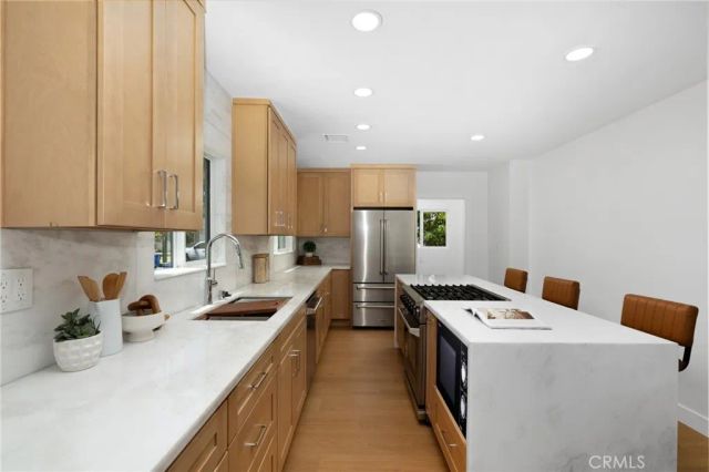 15550 Otsego Street, Encino, CA 91436
