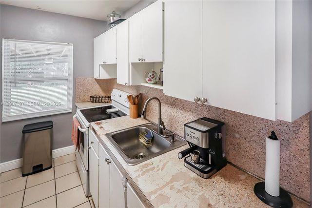 571 E 60th St, Hialeah, FL 33013