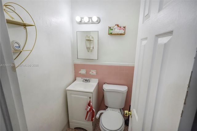 571 E 60th St, Hialeah, FL 33013