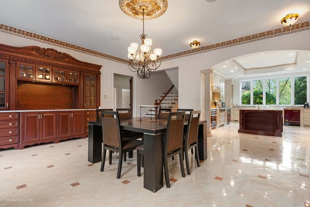 94 Hawthorne Road, Barrington Hills, IL 60010