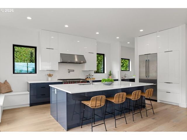 3215 Sw SHERWOOD Pl, Portland, OR 97201