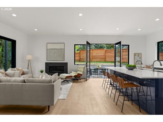 3215 Sw SHERWOOD Pl, Portland, OR 97201