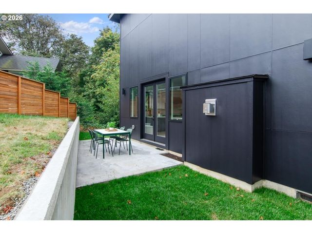 3215 Sw SHERWOOD Pl, Portland, OR 97201