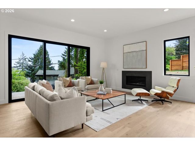 3215 Sw SHERWOOD Pl, Portland, OR 97201