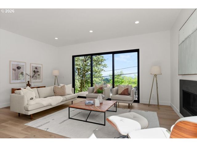3215 Sw SHERWOOD Pl, Portland, OR 97201