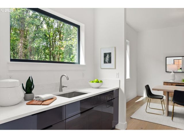 3215 Sw SHERWOOD Pl, Portland, OR 97201