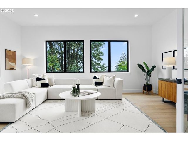 3215 Sw SHERWOOD Pl, Portland, OR 97201