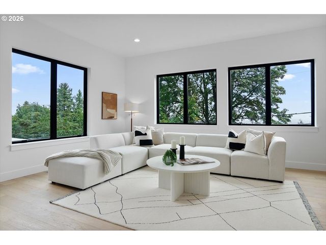 3215 Sw SHERWOOD Pl, Portland, OR 97201