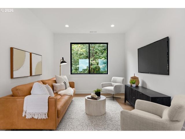 3215 Sw SHERWOOD Pl, Portland, OR 97201