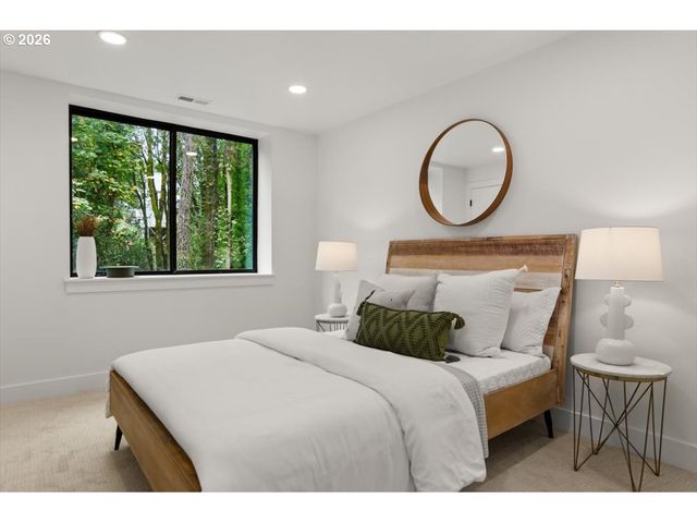 3215 Sw SHERWOOD Pl, Portland, OR 97201