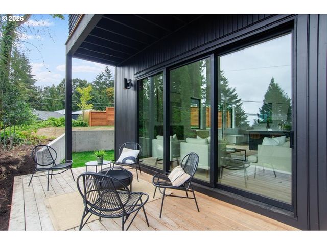 3215 Sw SHERWOOD Pl, Portland, OR 97201