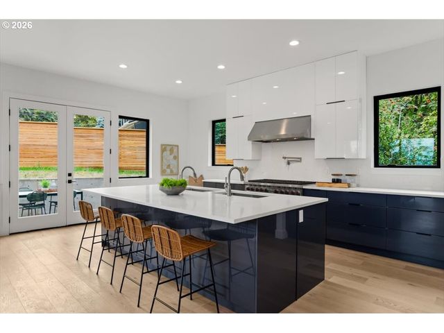 3215 Sw SHERWOOD Pl, Portland, OR 97201