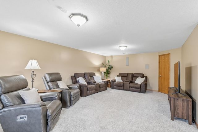 8211 W 34th St N, Wichita, KS 67205