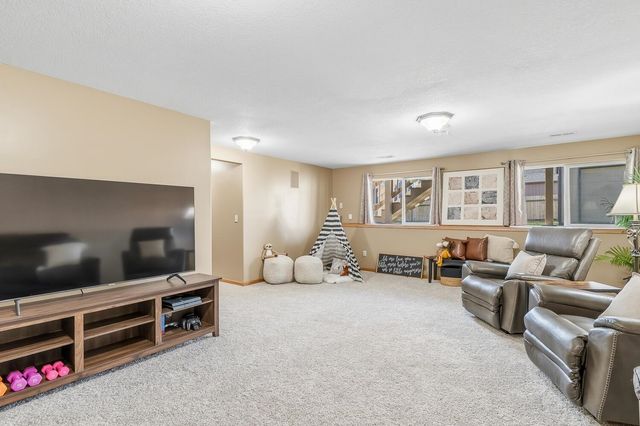 8211 W 34th St N, Wichita, KS 67205