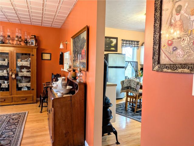 220 Overholt Dr, East Huntingdon, PA 15683