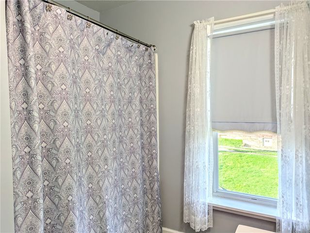 220 Overholt Dr, East Huntingdon, PA 15683