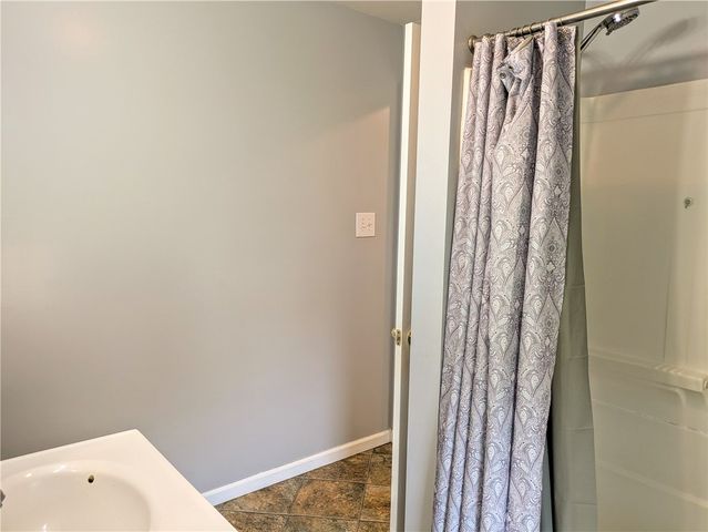 220 Overholt Dr, East Huntingdon, PA 15683