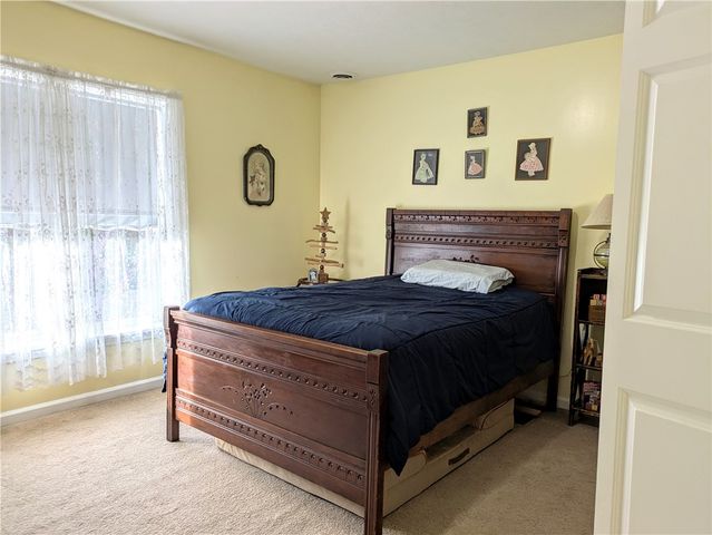 220 Overholt Dr, East Huntingdon, PA 15683