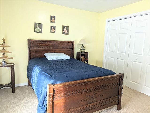 220 Overholt Dr, East Huntingdon, PA 15683