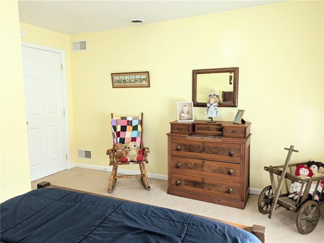 220 Overholt Dr, East Huntingdon, PA 15683