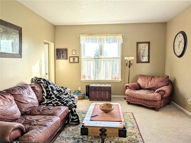 220 Overholt Dr, East Huntingdon, PA 15683