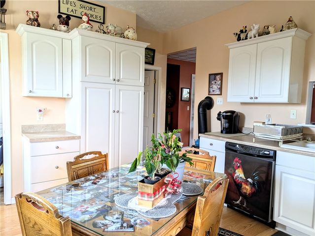 220 Overholt Dr, East Huntingdon, PA 15683