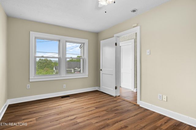 1309 Everett Ave, Maryville, TN 37804