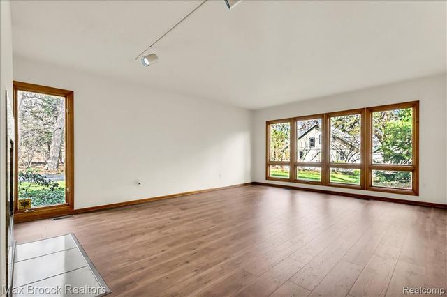 26311 W 14 Mile Road, Franklin, MI 48025