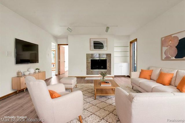 26311 W 14 Mile Road, Franklin, MI 48025