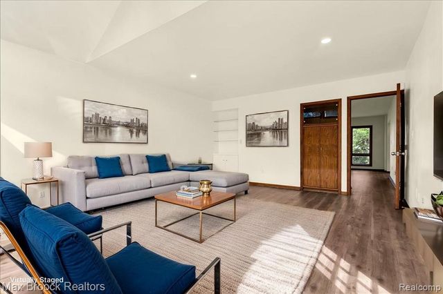 26311 W 14 Mile Road, Franklin, MI 48025