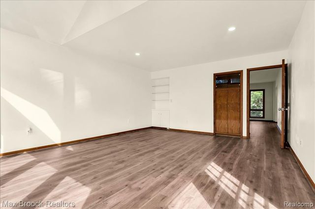 26311 W 14 Mile Road, Franklin, MI 48025