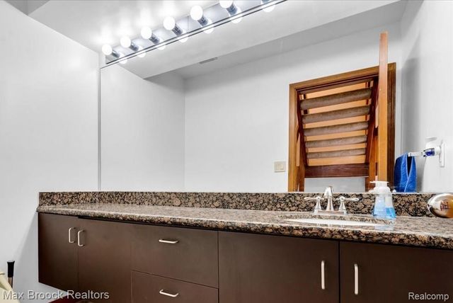 26311 W 14 Mile Road, Franklin, MI 48025