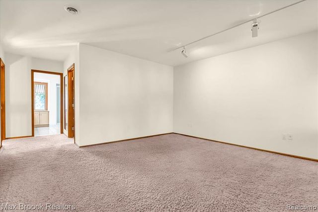 26311 W 14 Mile Road, Franklin, MI 48025