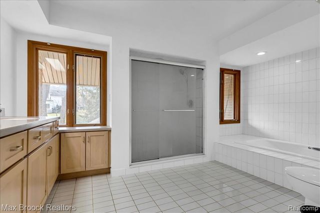 26311 W 14 Mile Road, Franklin, MI 48025