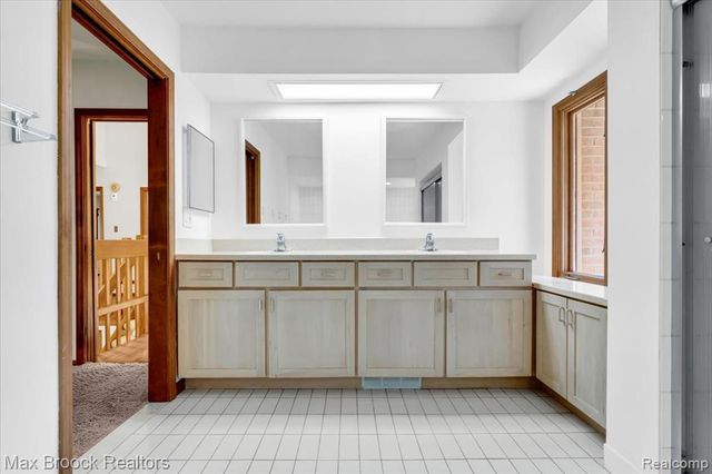 26311 W 14 Mile Road, Franklin, MI 48025