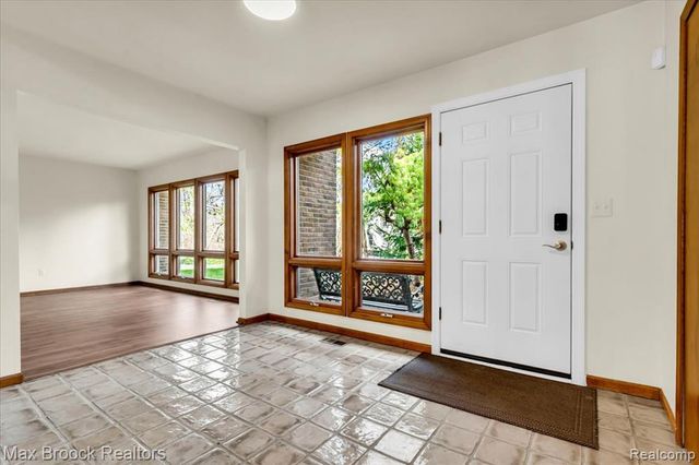 26311 W 14 Mile Road, Franklin, MI 48025