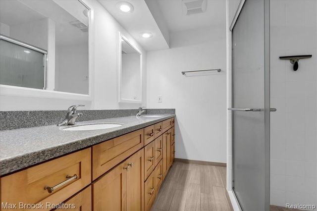 26311 W 14 Mile Road, Franklin, MI 48025