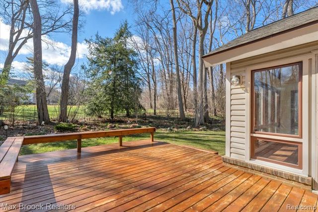 26311 W 14 Mile Road, Franklin, MI 48025