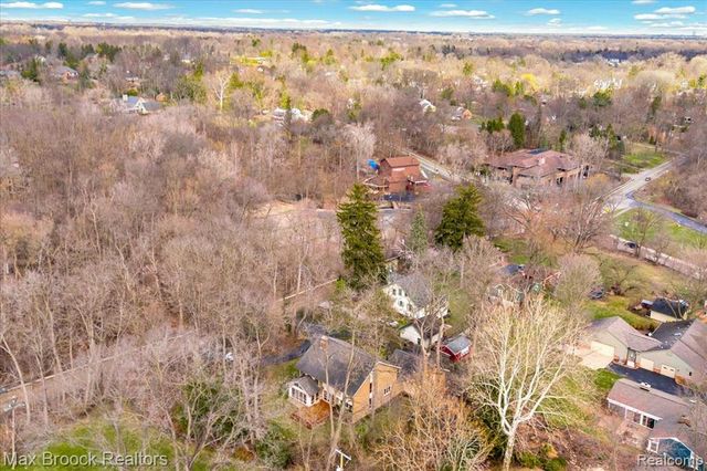 26311 W 14 Mile Road, Franklin, MI 48025